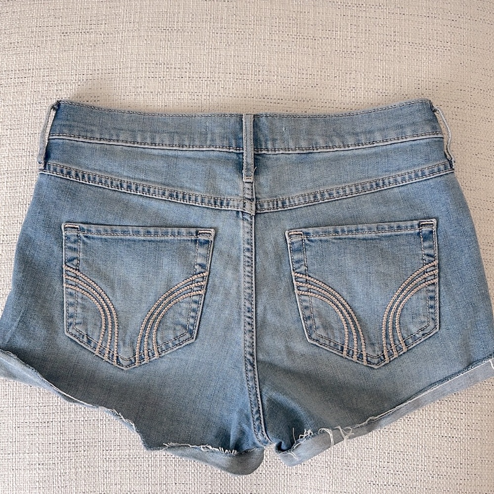 Hollister Short-Short High Rise - Picture 2 of 3